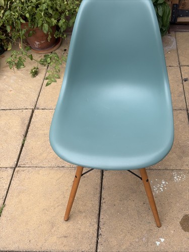 Vitra eames plastic - eames, side